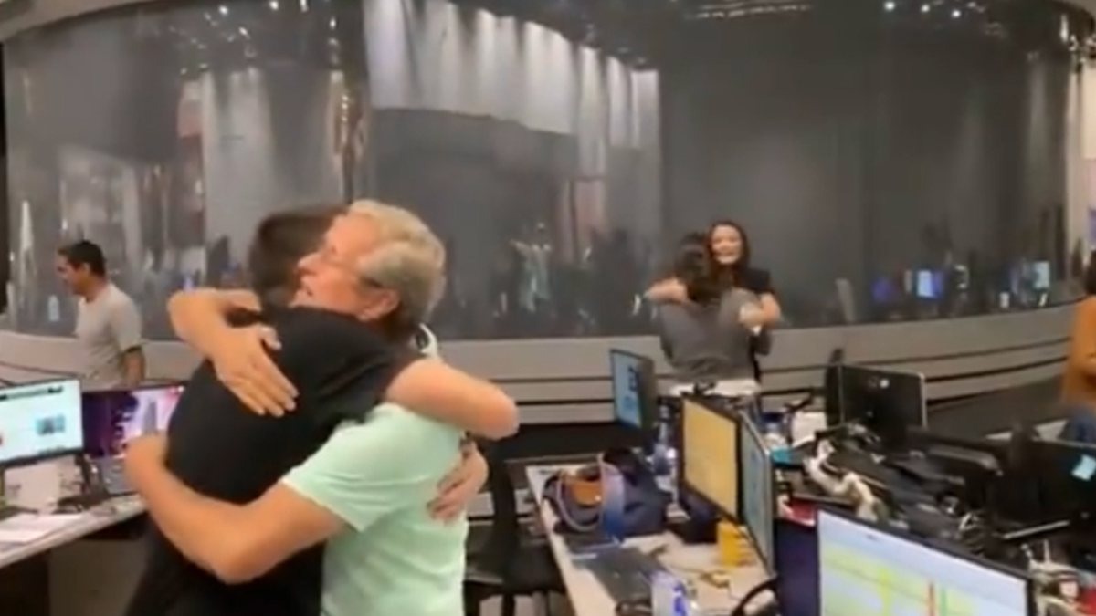 TV Globo se pronuncia após equipe de jornalismo comemorar derrota de Bolsonaro