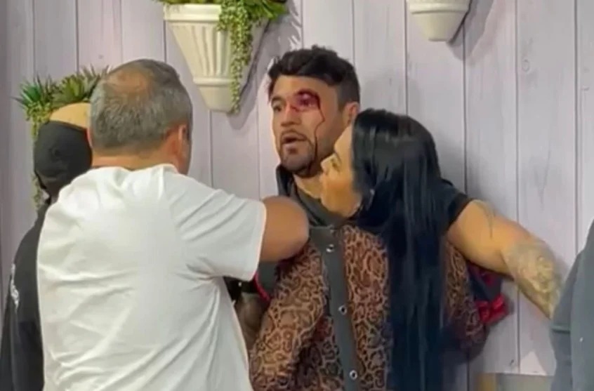 Hadballa troca socos com Vini durante programa da Record TV; assista