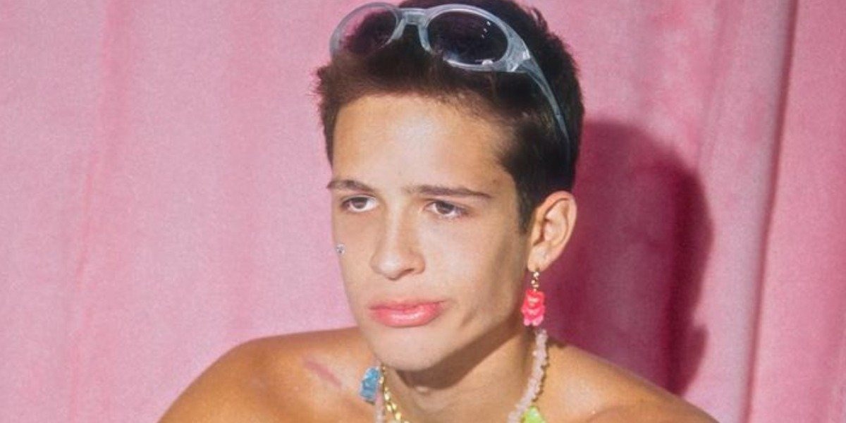João Guilherme fala sobre ataques após aderir ao estilo agênero: “É machismo”