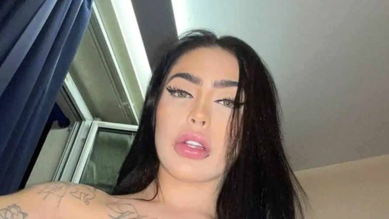 Mirella aparece pelada na piscina, exibe vídeo sensual e fã pergunta: “Seu piercing é de verdade?”