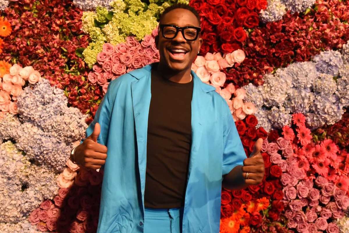 Mumuzinho anuncia troca de nome artístico após estreia em novela da TV Globo