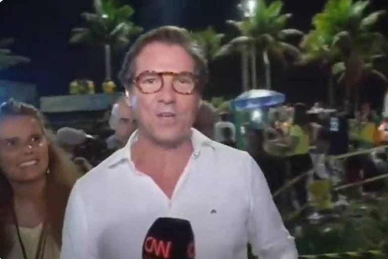 Repórter da CNN Portugal é atacado por bolsonaristas durante transmissão ao vivo; assista