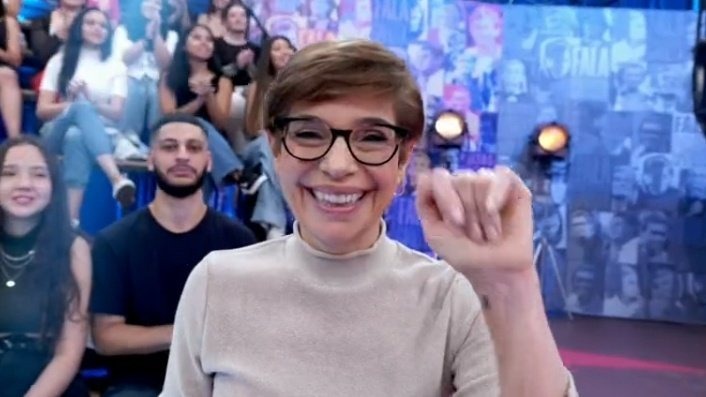 Renata Lo Prete dança pagode em programa de TV e internet reage: “A alegria da lenda”