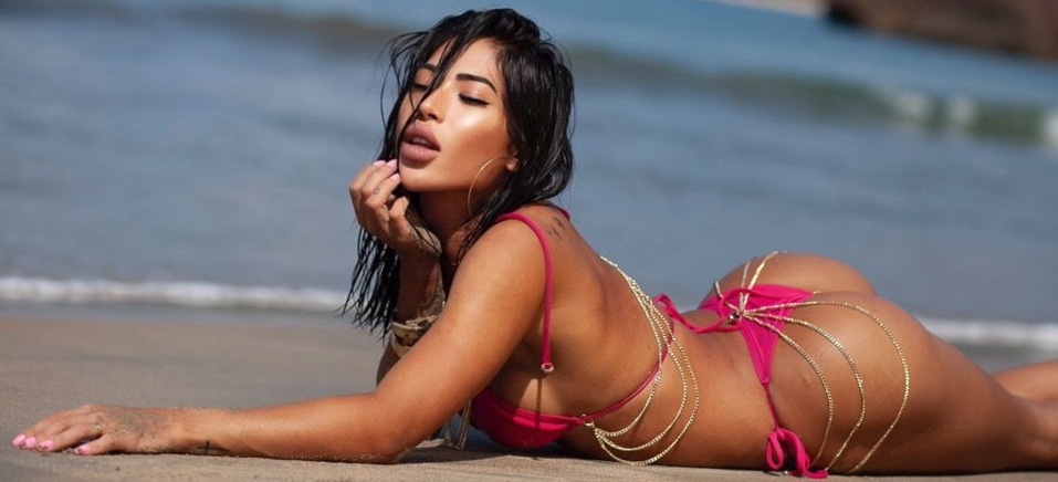 Musa do OnlyFans é expulsa de praia de nudismo com o marido após ser reconhecida: “Para mim é preconceito”