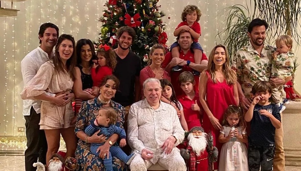 Família Abravanel deixa recado inusitado na porta da mansão de Silvio Santos