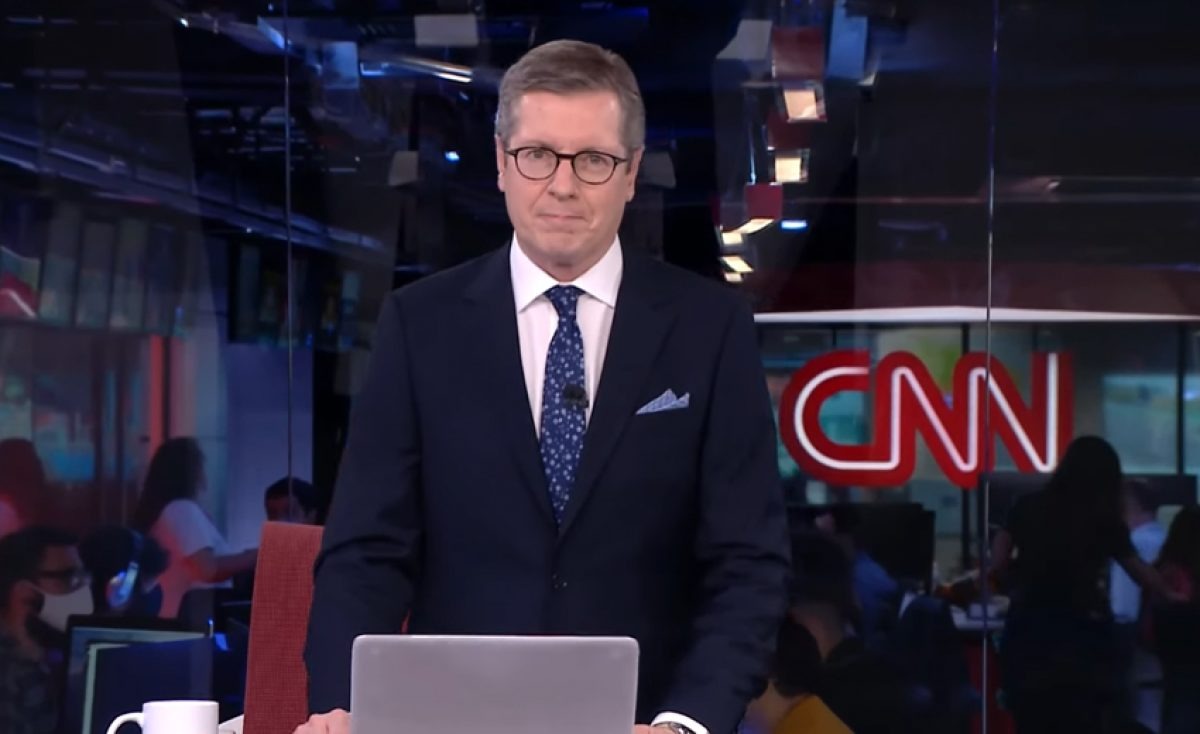 Ao vivo, Márcio Gomes se confunde e chama CNN Brasil de GloboNews; assista