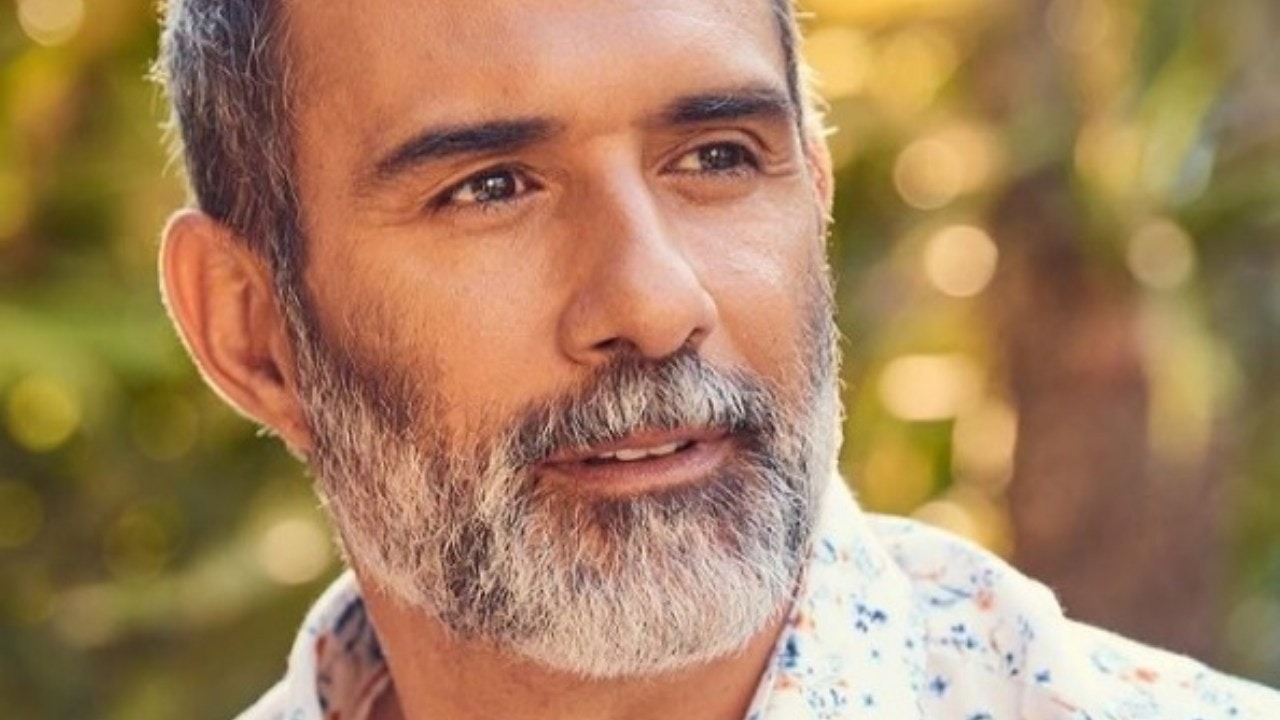Marcos Pasquim fala sobre beijo técnico e revela: “Tem língua”