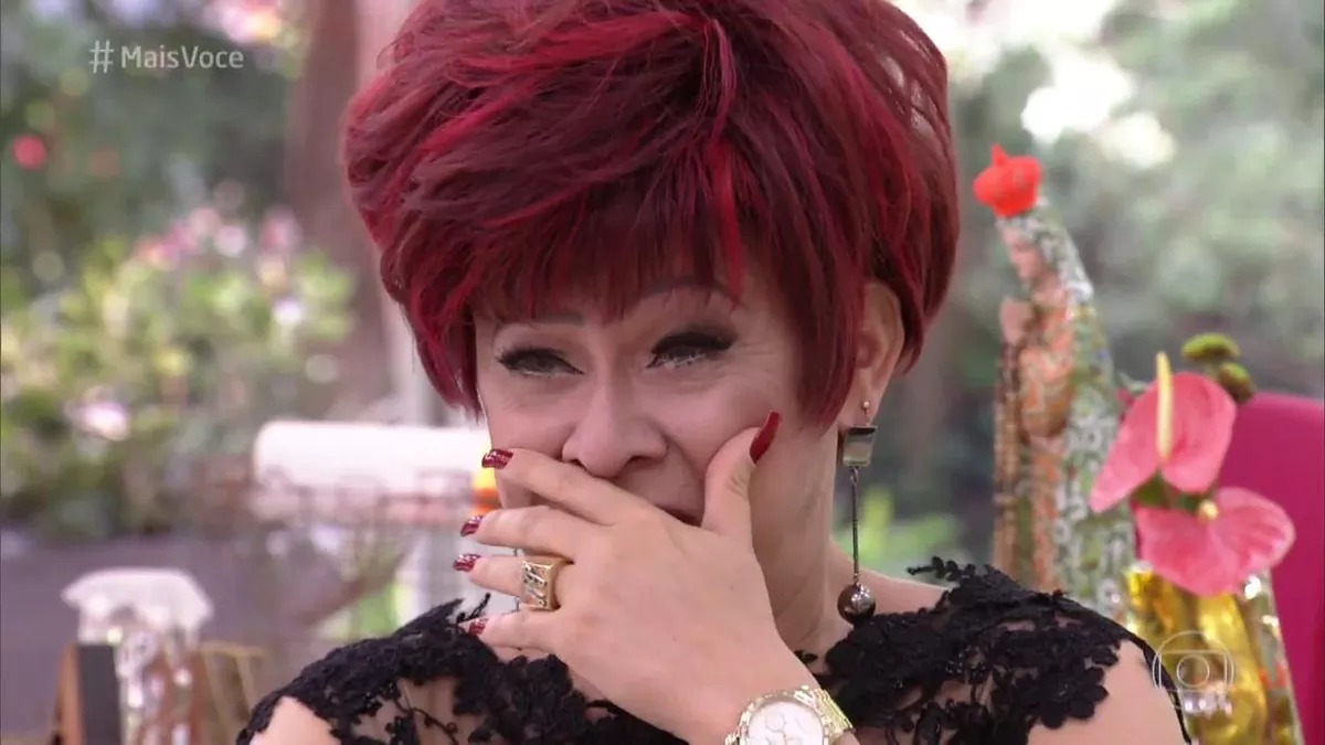 Nany People ensina uso de droga, ao vivo, e constrange repórter da TV Globo