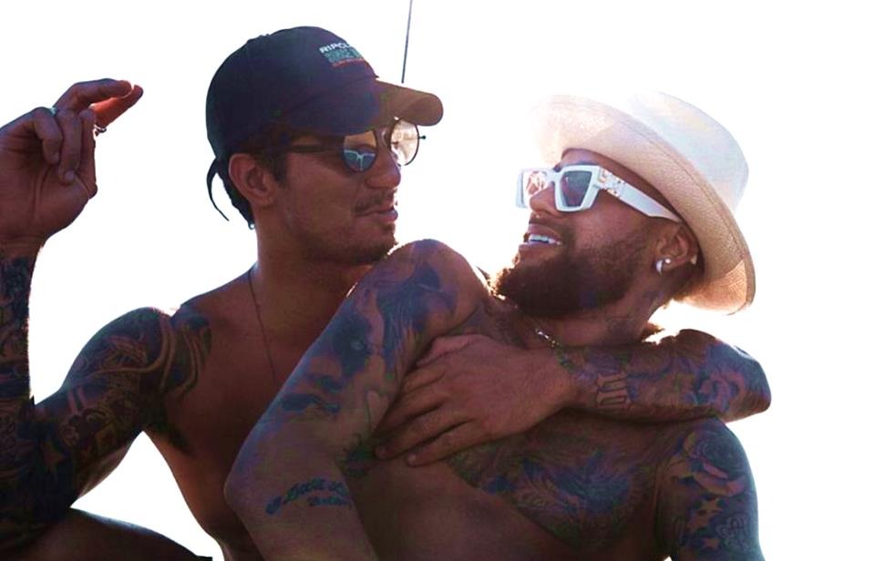 Neymar agita a internet ao assumir “brotheragem” com Medina: “Guerra de espadas”