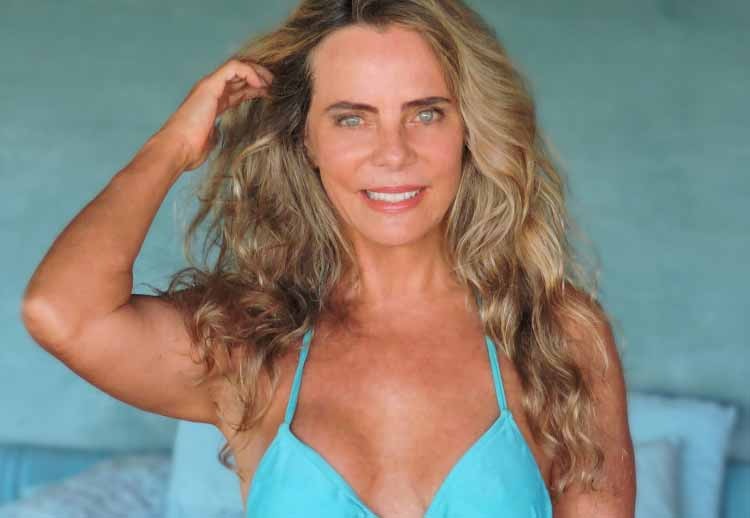 Aos 70 anos, Bruna Lombardi aparece de biquíni e surpreende os fãs: “DNA maravilhoso!”