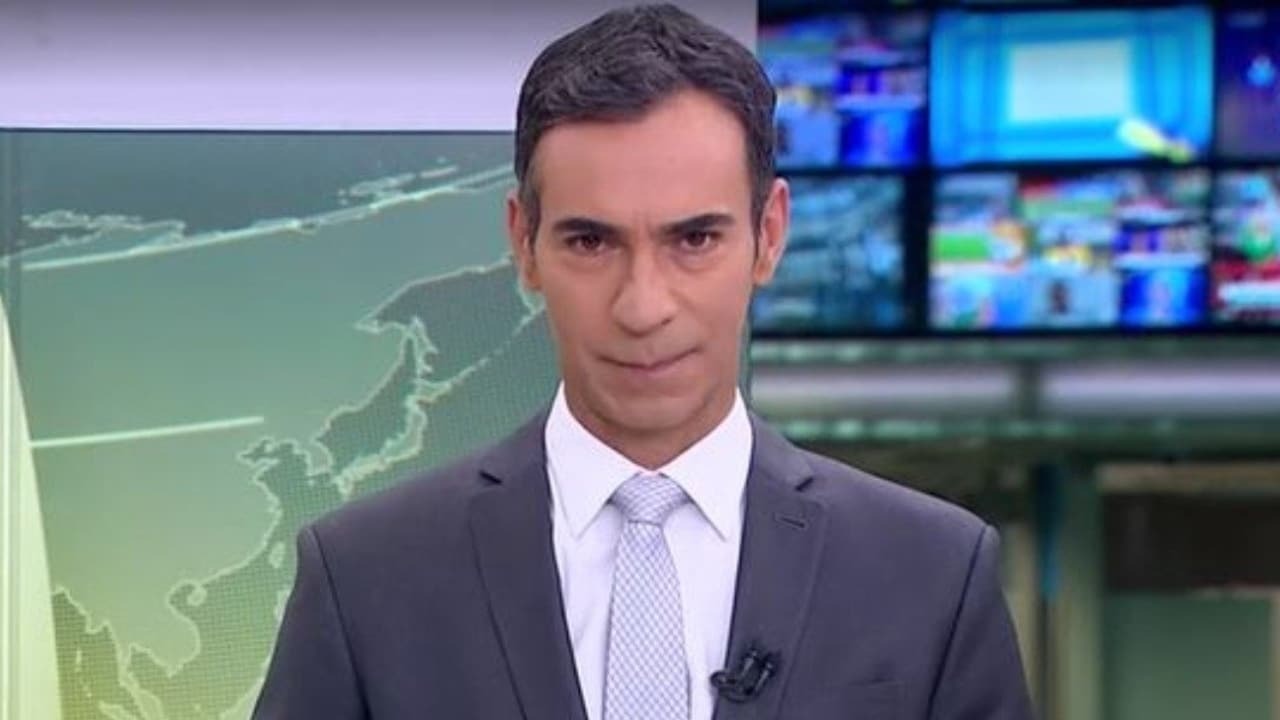 César Tralli comete gafe e se confunde ao vivo no “Jornal Hoje”: “Câmera com celular”