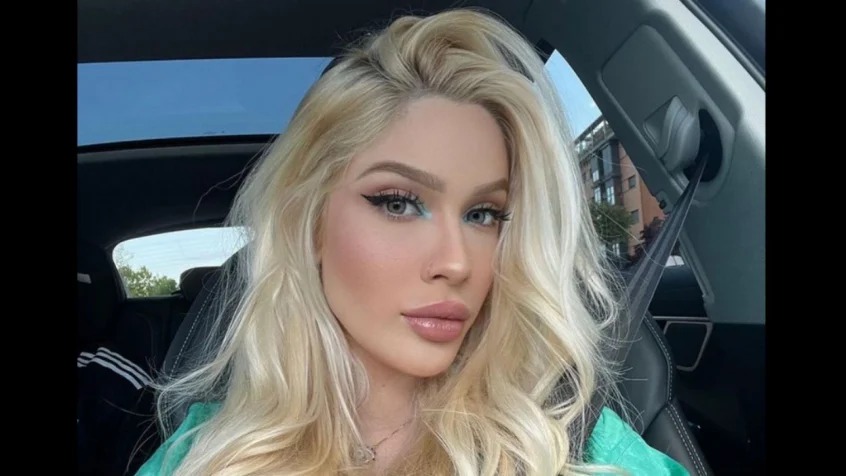 Influencer sofre acidente doméstico e leva cortes na perna: “O vidro explodiu”