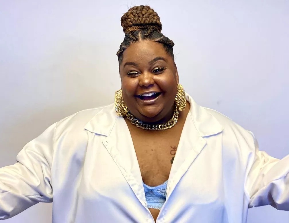 MC Carol publica foto pelada e debocha de críticas sobre traição: “Sou piranha”