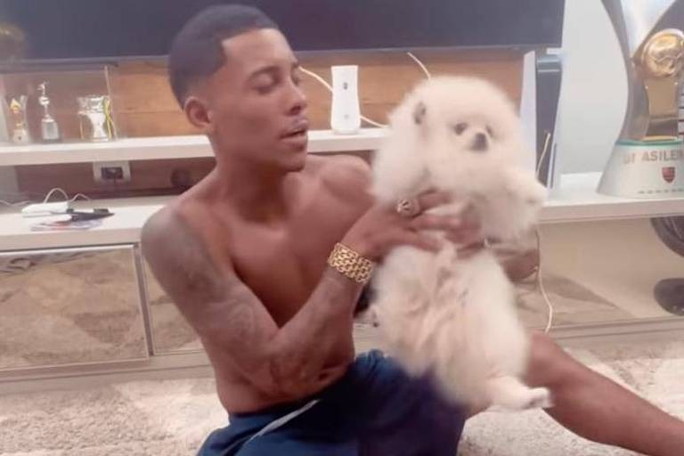 MC Poze presta depoimento após seu cachorro passar mal ao comer maconha