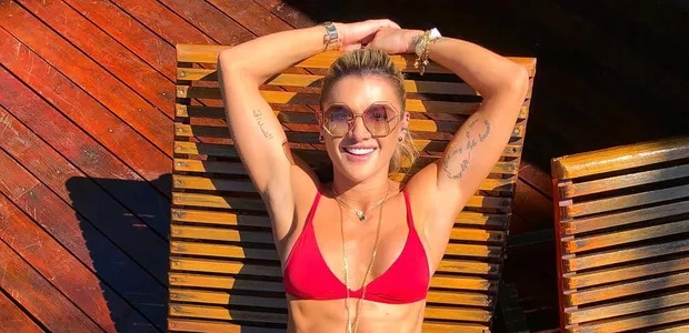 Mirella Santos aparece de biquíni transparente e internautas reagem: “Absurdo”