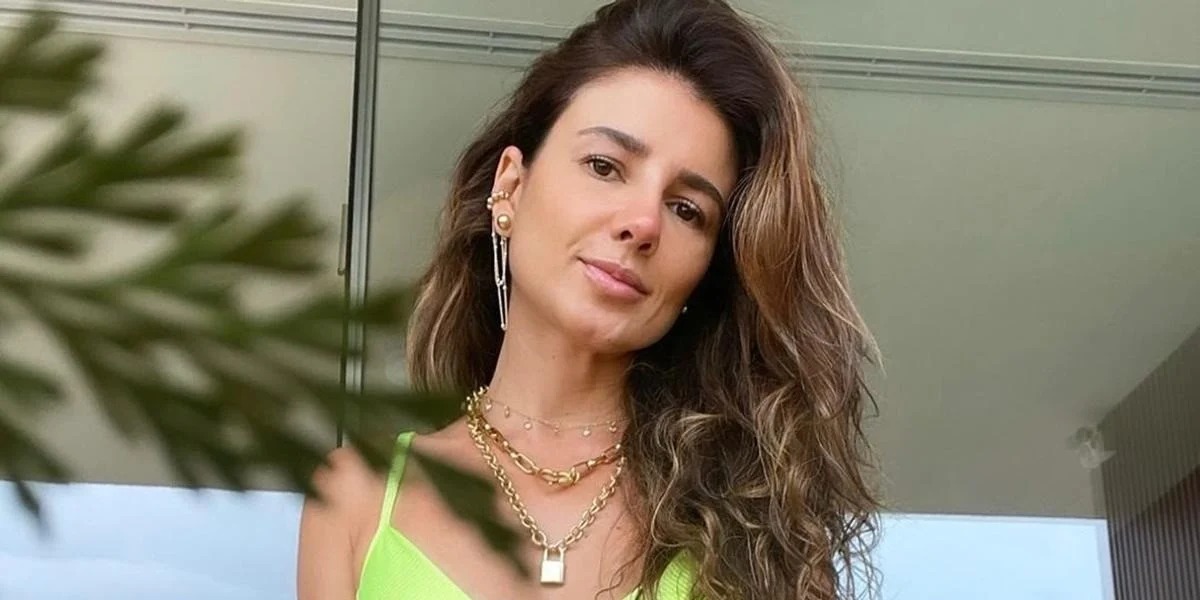 Paula Fernandes tenta enganar seguidores e é pega no pulo