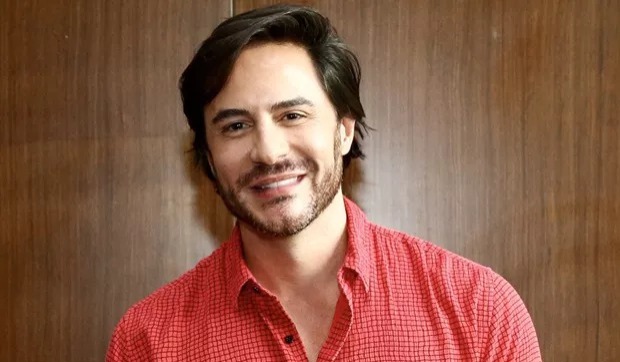 Ricardo Tozzi surge irreconhecível e recebe críticas da internet: “O que aconteceu?”