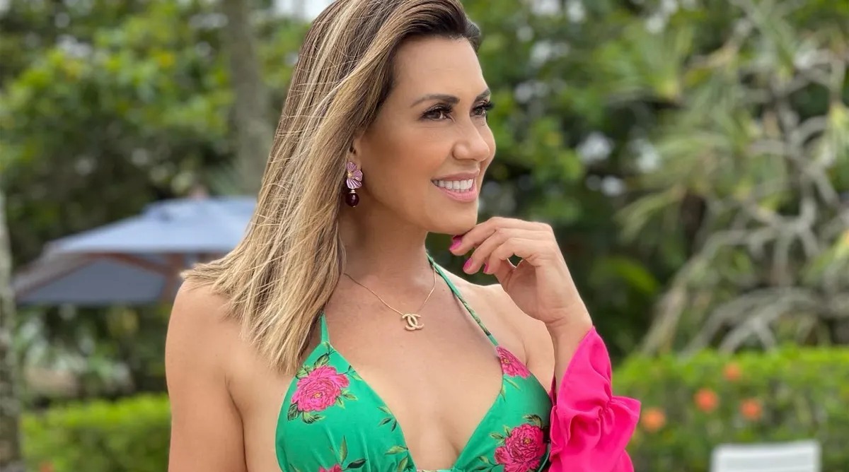 Aos 60 anos, Solange Frazão aparece de biquíni e chama atenção com corpaço