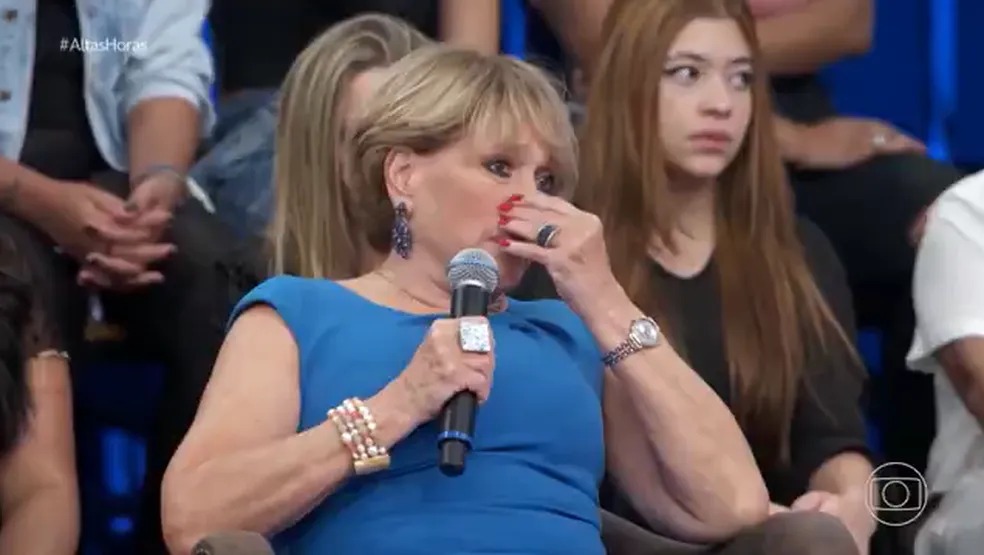 Susana Vieira chora ao mostrar ferimentos na perna após acidente