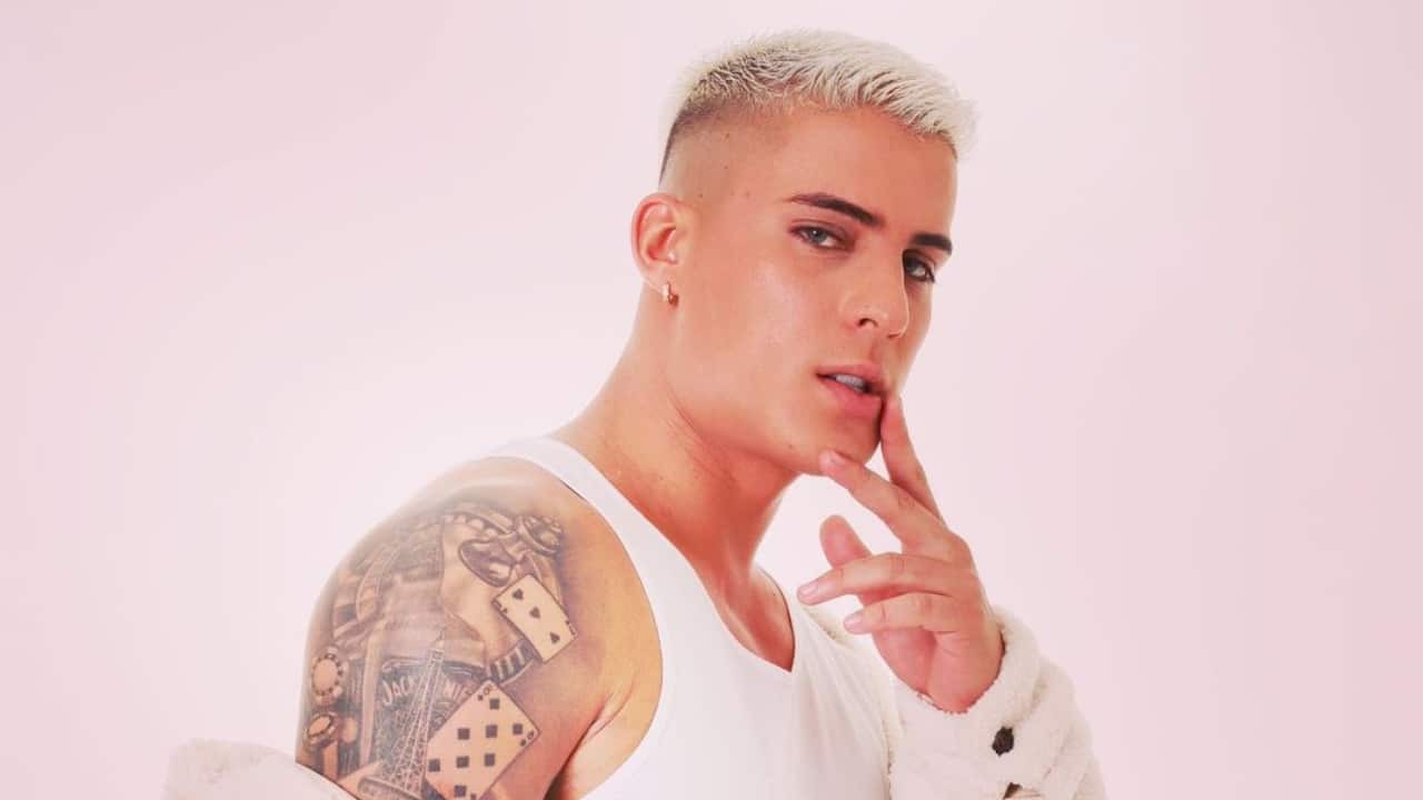 Tiago Ramos choca ao revelar que perdeu a virgindade com mulher muito mais velha