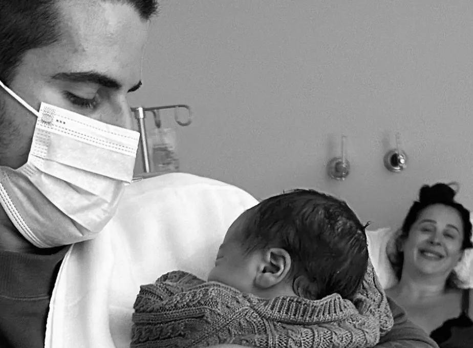 Enzo Celulari mostra rostinho do irmão recém nascido, filho de Claudia Raia: “A maior bênção”