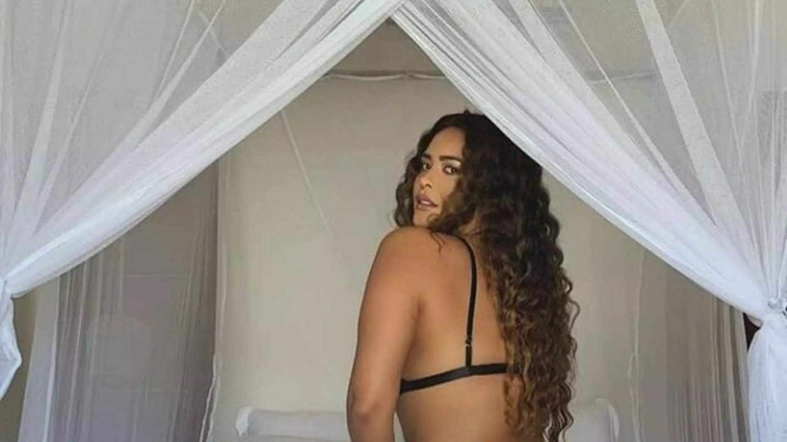 Geisy Arruda mostra bumbum gigante na web e dispara: “Pão de Açúcar de graça”