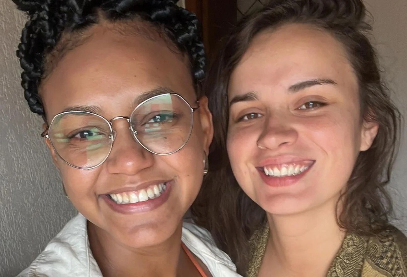 Ex-BBB Jessi Alves assume namoro com produtora: “É carinhosa”