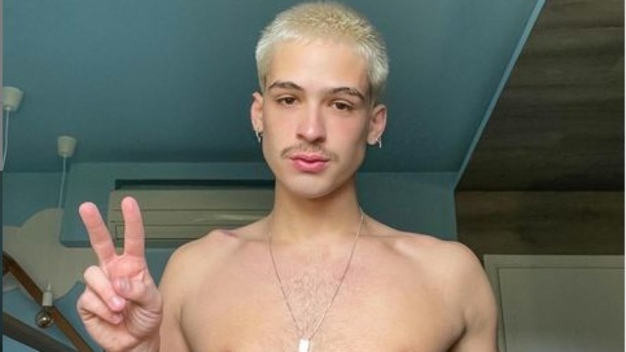 João Guilherme faz nova tatuagem e mostra o resultado