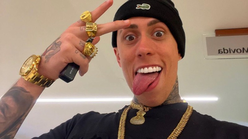 MC Daniel aparece excitado em rede social e tamanho vira assunto na web: “6 cm”