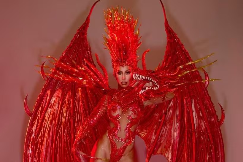 Fantasia de Sabrina Sato causa revolta na internet: “Satanismo explícito”