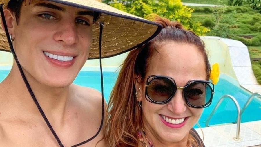 Alterado, Tiago Ramos manda suposta indireta à mãe de Neymar: “Santa do pau oco”