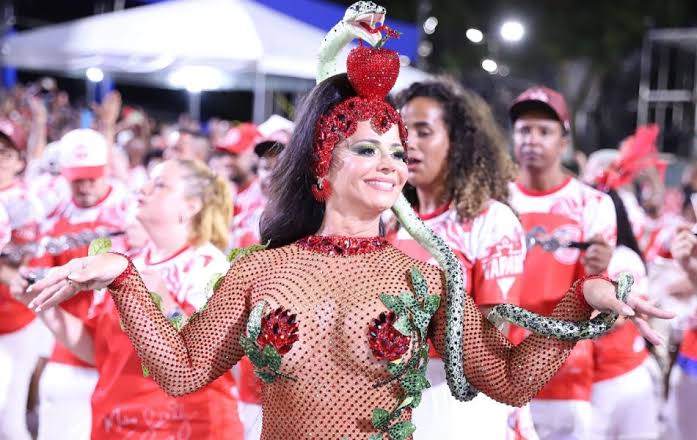 Viviane Araújo aparece vestida de “pecado” e agita a internet