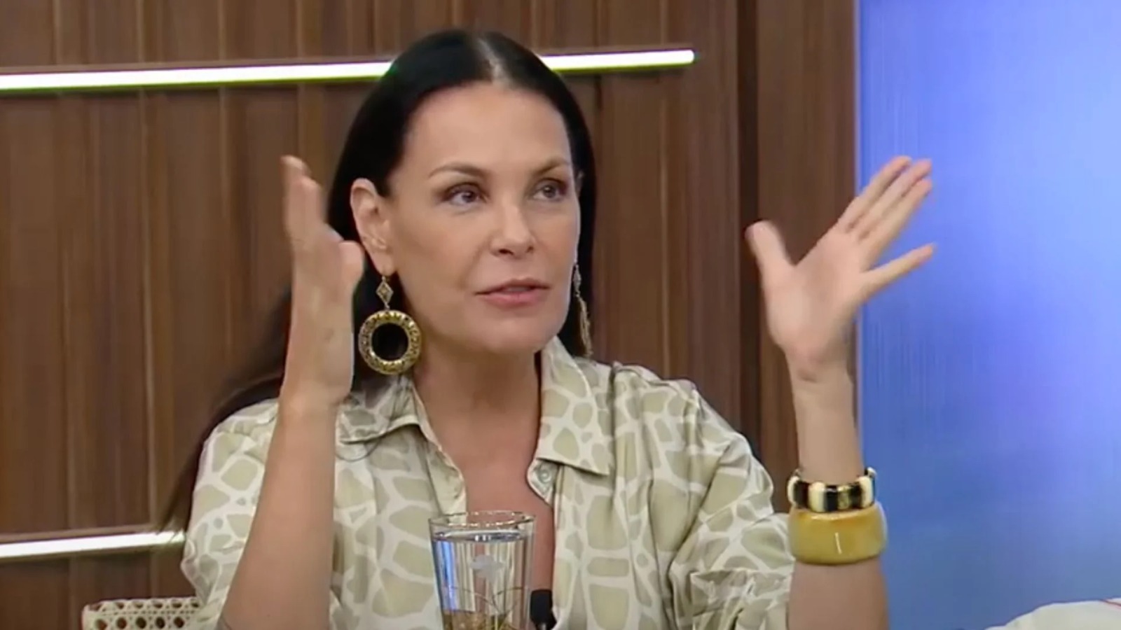 Carolina Ferraz fala sobre assassinato do pai: “Terrível”