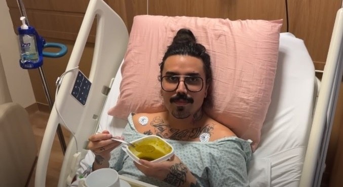 Youtuber espreme espinha no testículo e vai parar no hospital