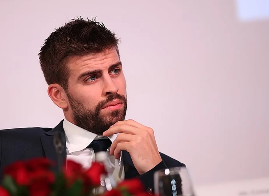 Plataforma para adúlteros quer patrocinar time de Piqué