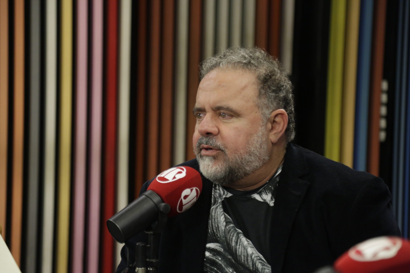 Leo Jaime descobre cisto maior do que o próprio rim