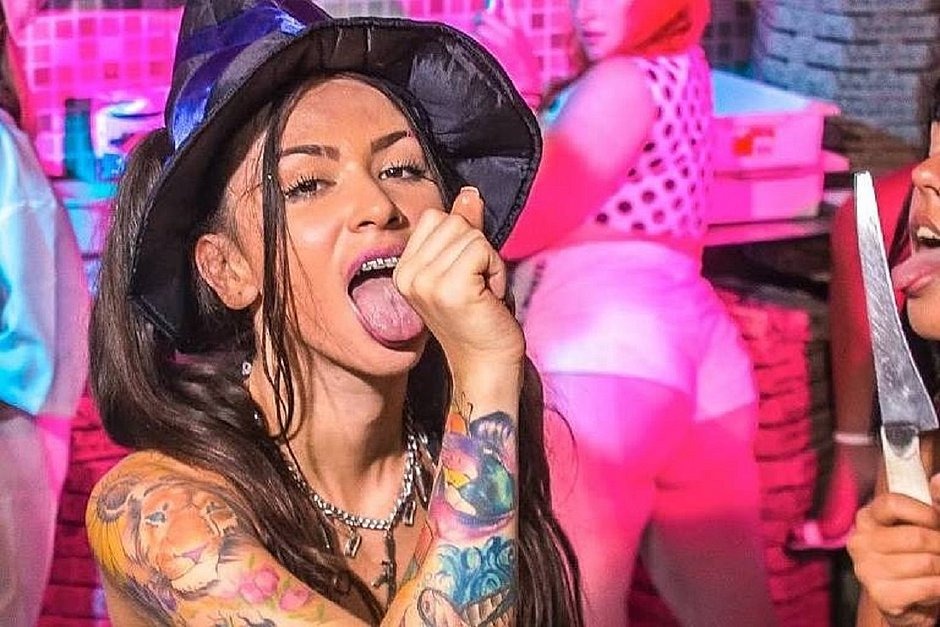 MC Pipokinha se desculpa com professores e é denunciada à polícia federal por zoofilia