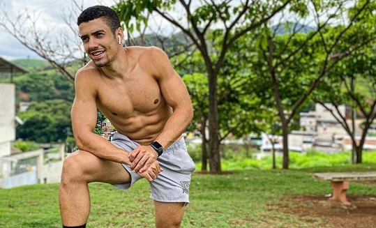 Influenciador mineiro fatura R$ 10 milhões com treinos online e estratégias digitais