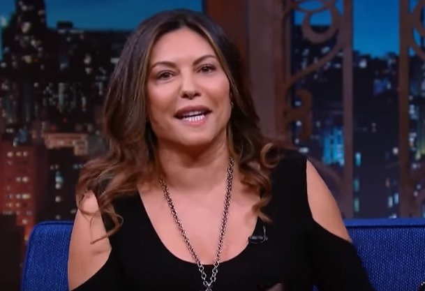 Márcia Goldschmidt revela problema com silicone e afirma que terá que ser operada