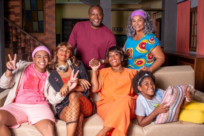 Solange Couto estreia em série de humor no Prime Video; conheça o elenco