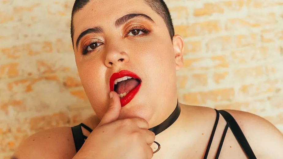 Ana Vilela aparece de lingerie e anuncia entrada no OnlyFans: “Vamos de gorda e lésbica”