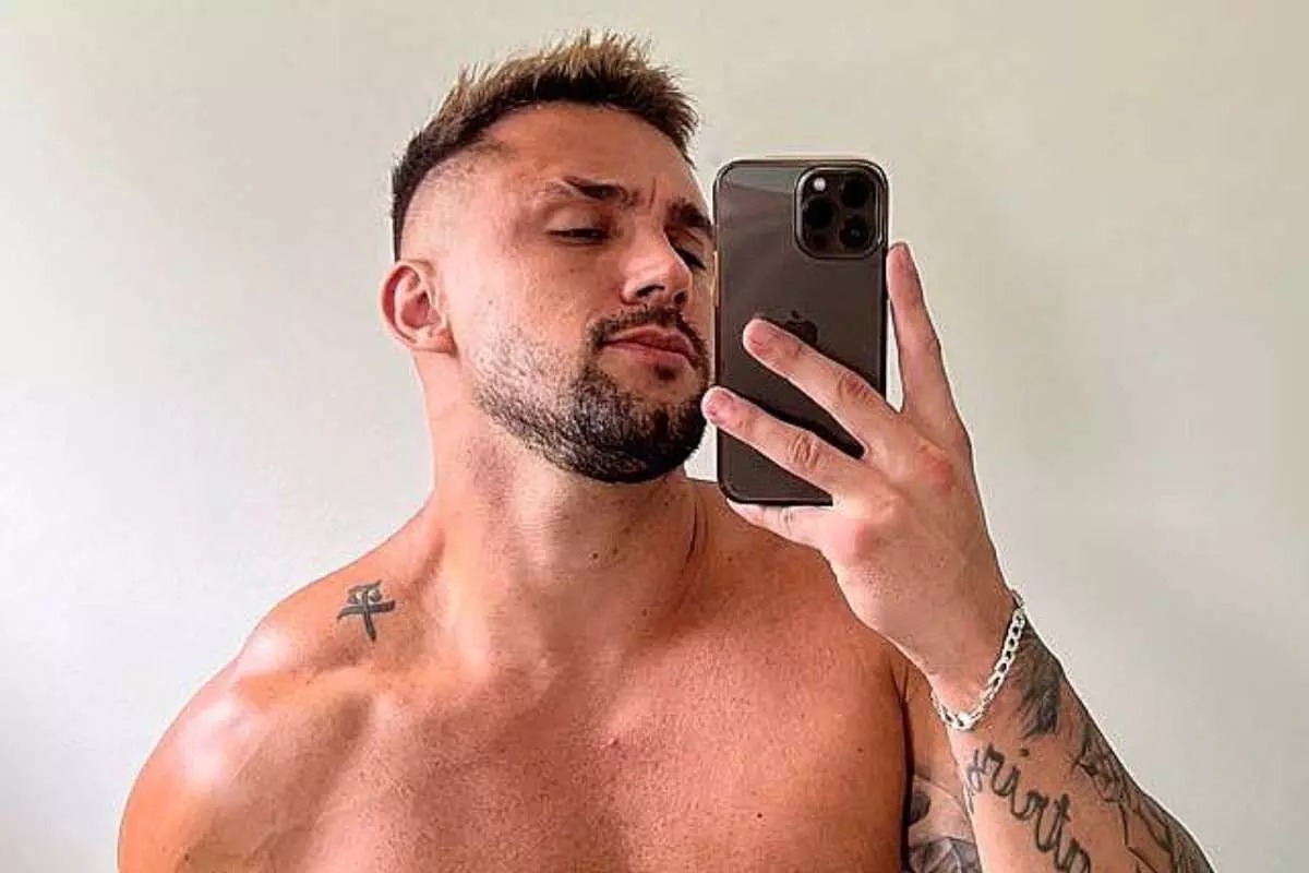 Arthur Picoli aparece só de cueca e leva internautas à loucura: “Obra de arte”