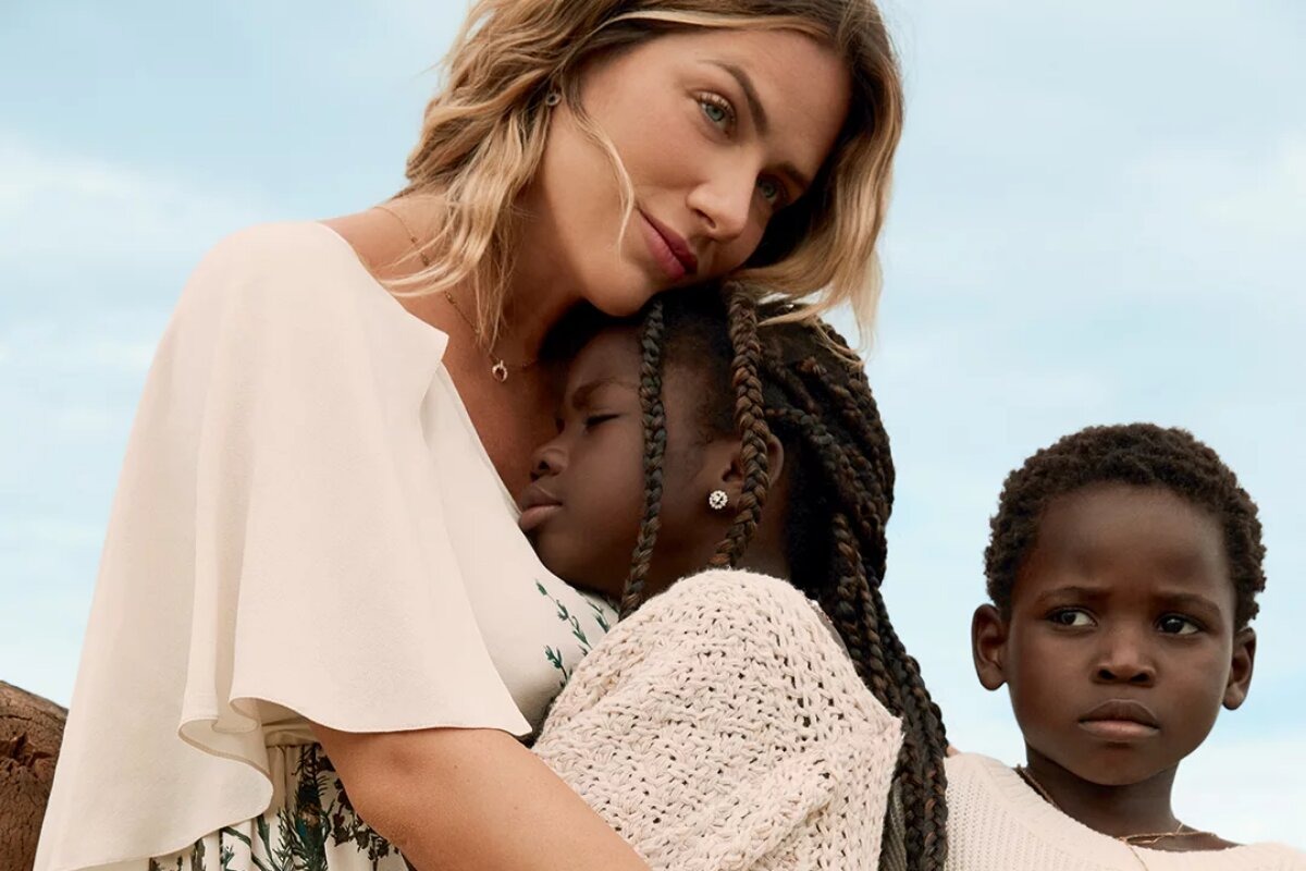 Influencer acusa Giovanna Ewbank de usar filhos negros para ganhar dinheiro