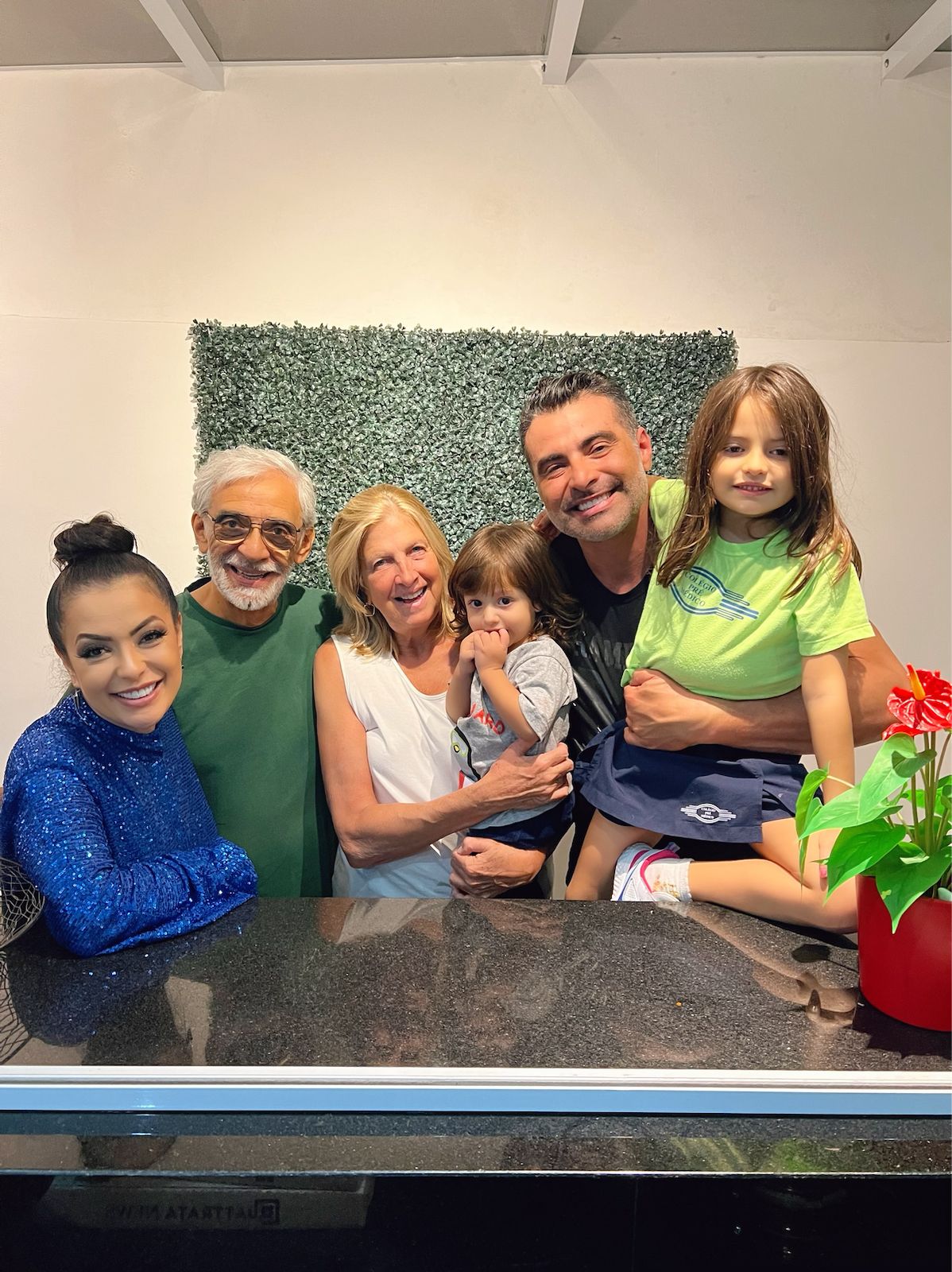 Li Martins prepara surpresa de aniversário para o marido