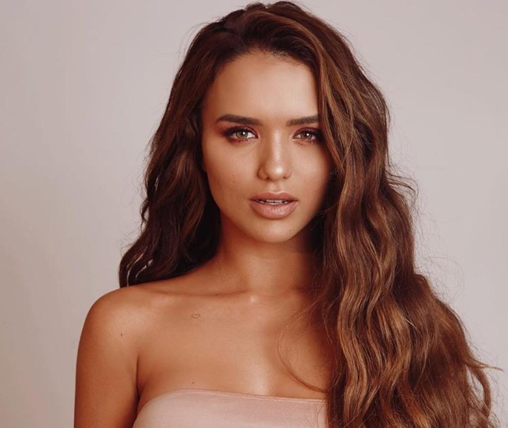 Rafa Kalimann aparece com vestido transparente e choca internautas: “Tá se achando linda, né?”