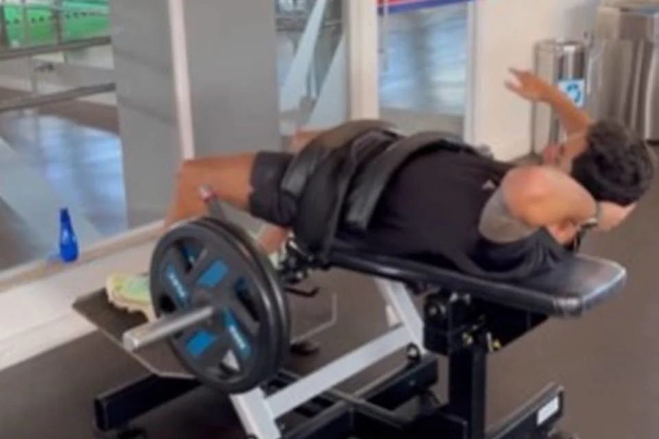 Rodolffo vira piada ao fazer gestos sexuais em treino: “Até na academia eu lembro dela”