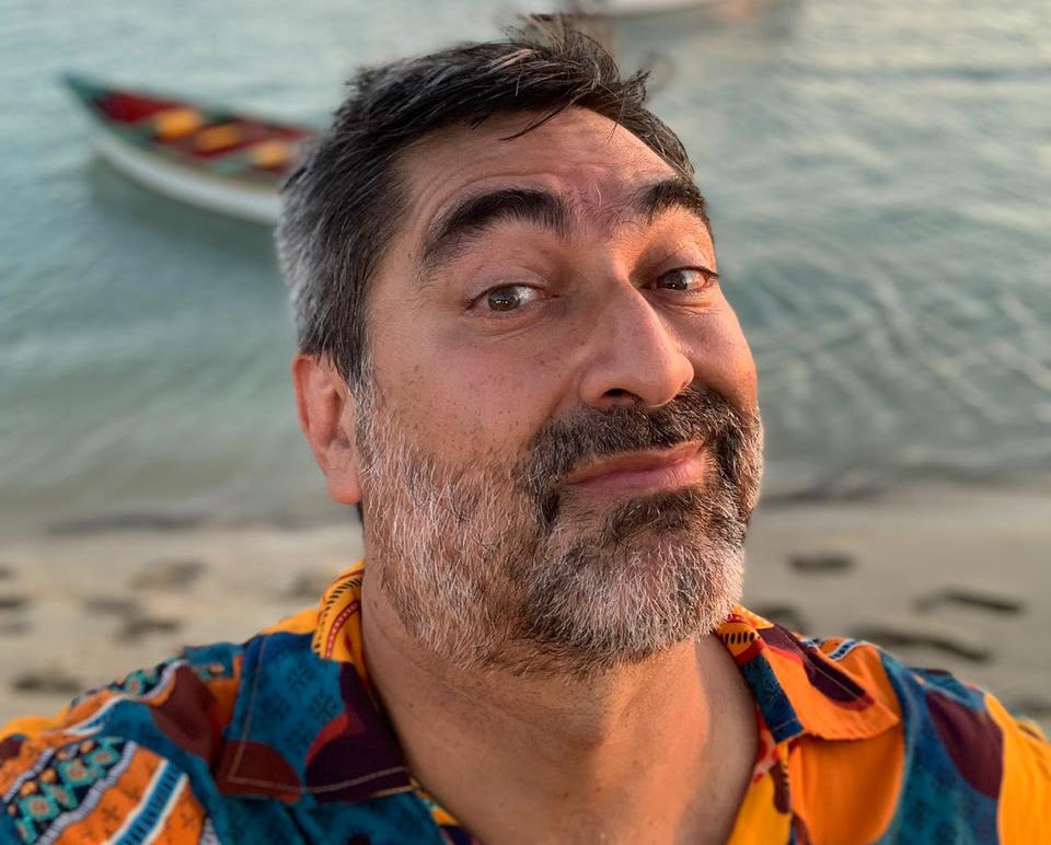 Zeca Camargo revela que levou tapa de guia de turismo após surtar em viagem à Oceania