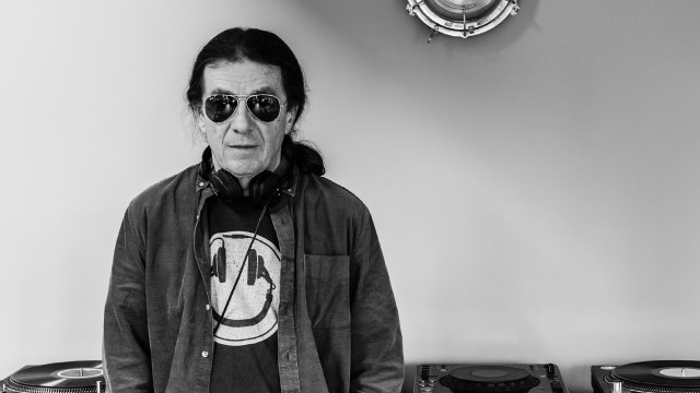 DJ britânico descobre alergia a Wi-Fi: “Me sinto isolado”