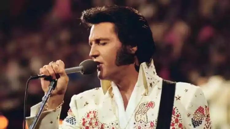 Médico brasileiro afirma que viu Elvis Presley morto