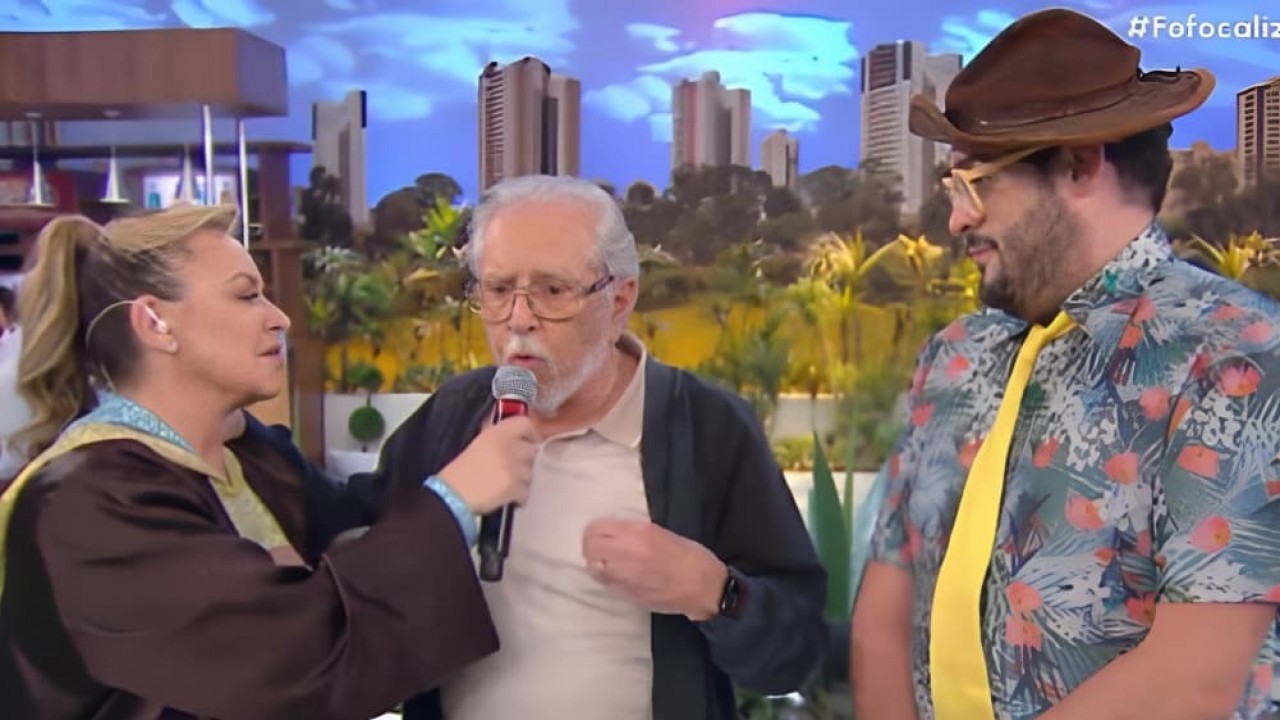“Fofocalizando” se irrita com piada de humorista e Carlos Alberto o defende: “Programa ruim”